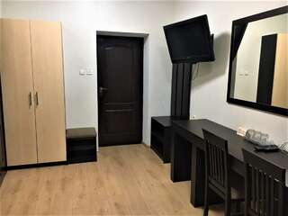Отель Отель Корал Черновцы Семейный люкс-4